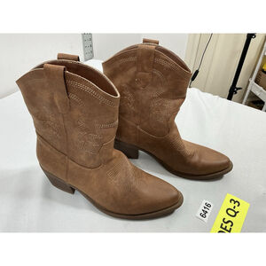 Womans Pb3 NWOT Ixu Pullon Western Style Ankle Boots 9 Brown Block Heel